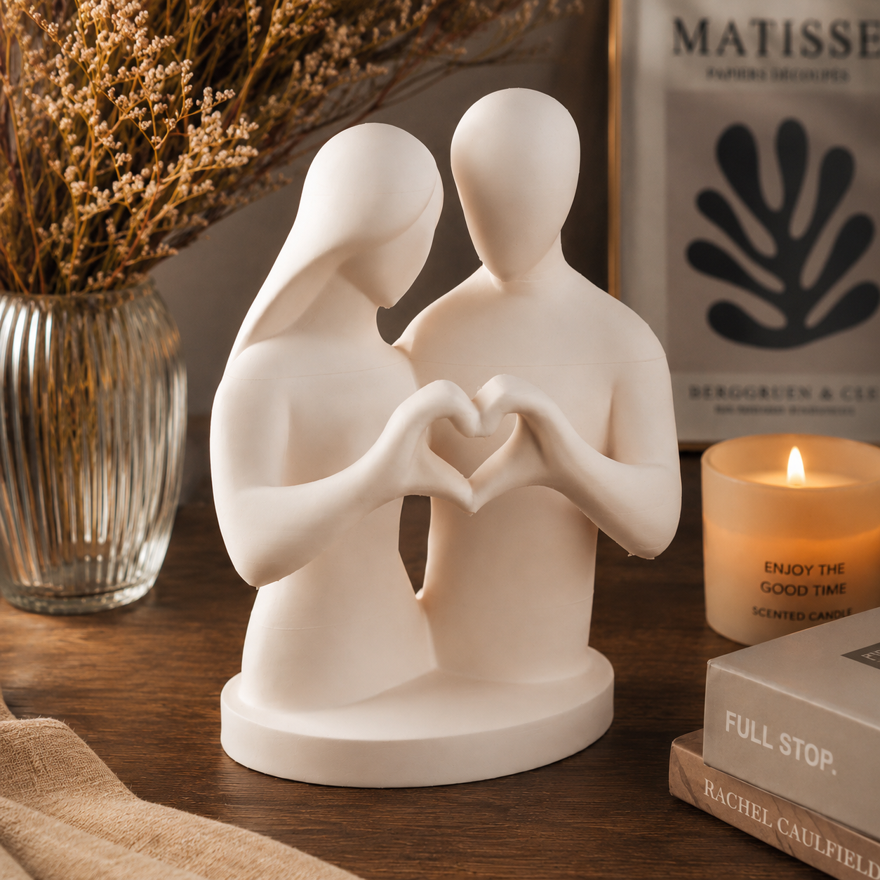 Love Gesture Couple Statue