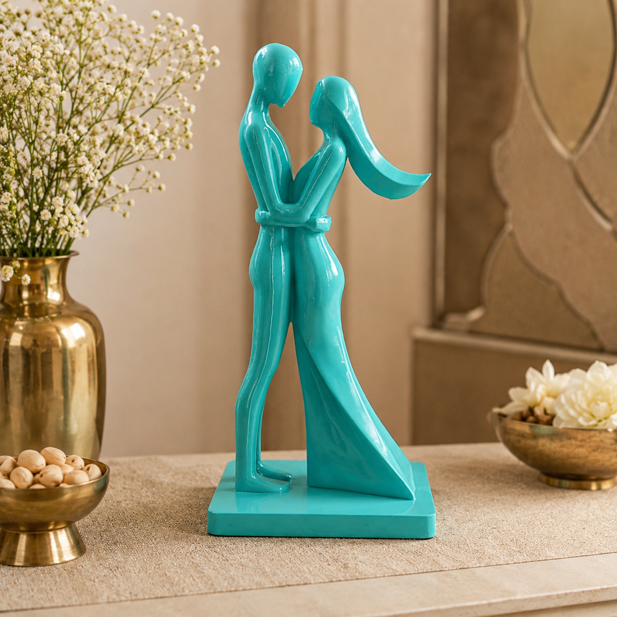 Cute valentines statue