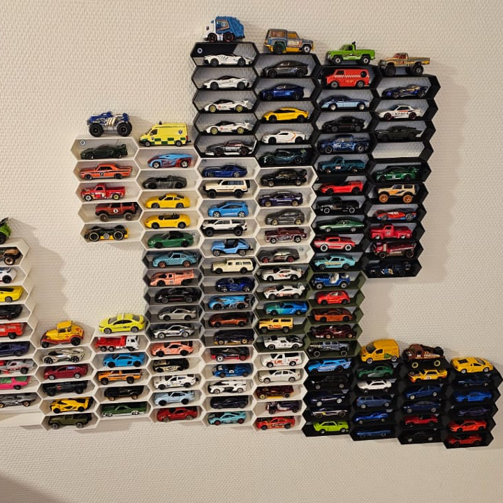 Hot Wheels shelf for 10 Cars