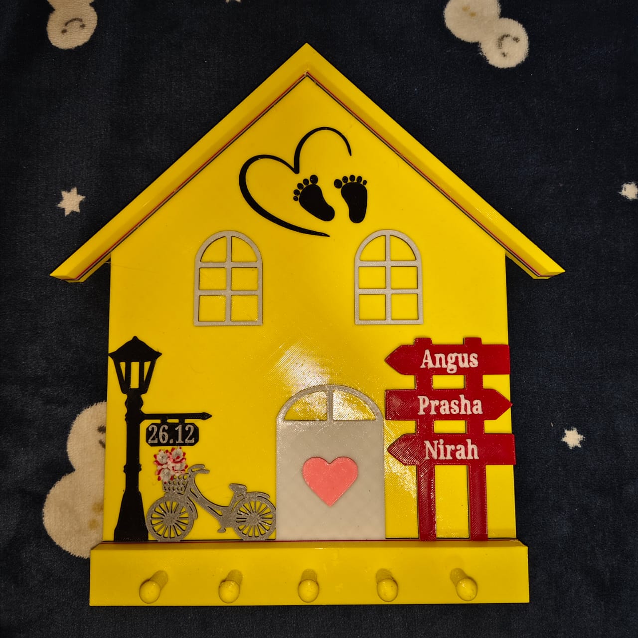 Customized name keyholder