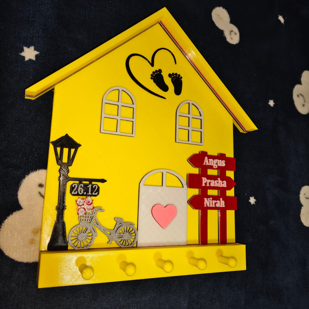 Customized name keyholder