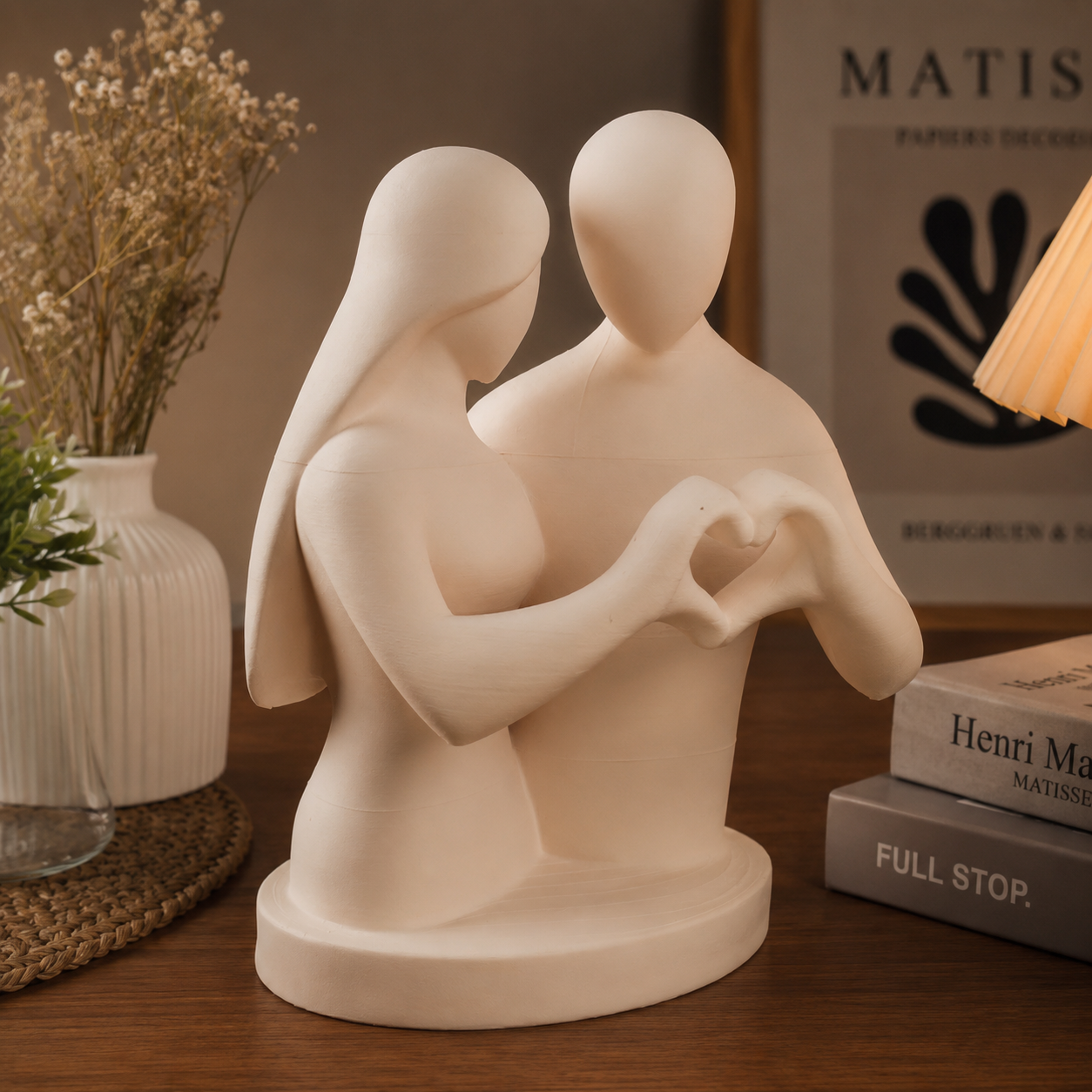 Love Gesture Couple Statue