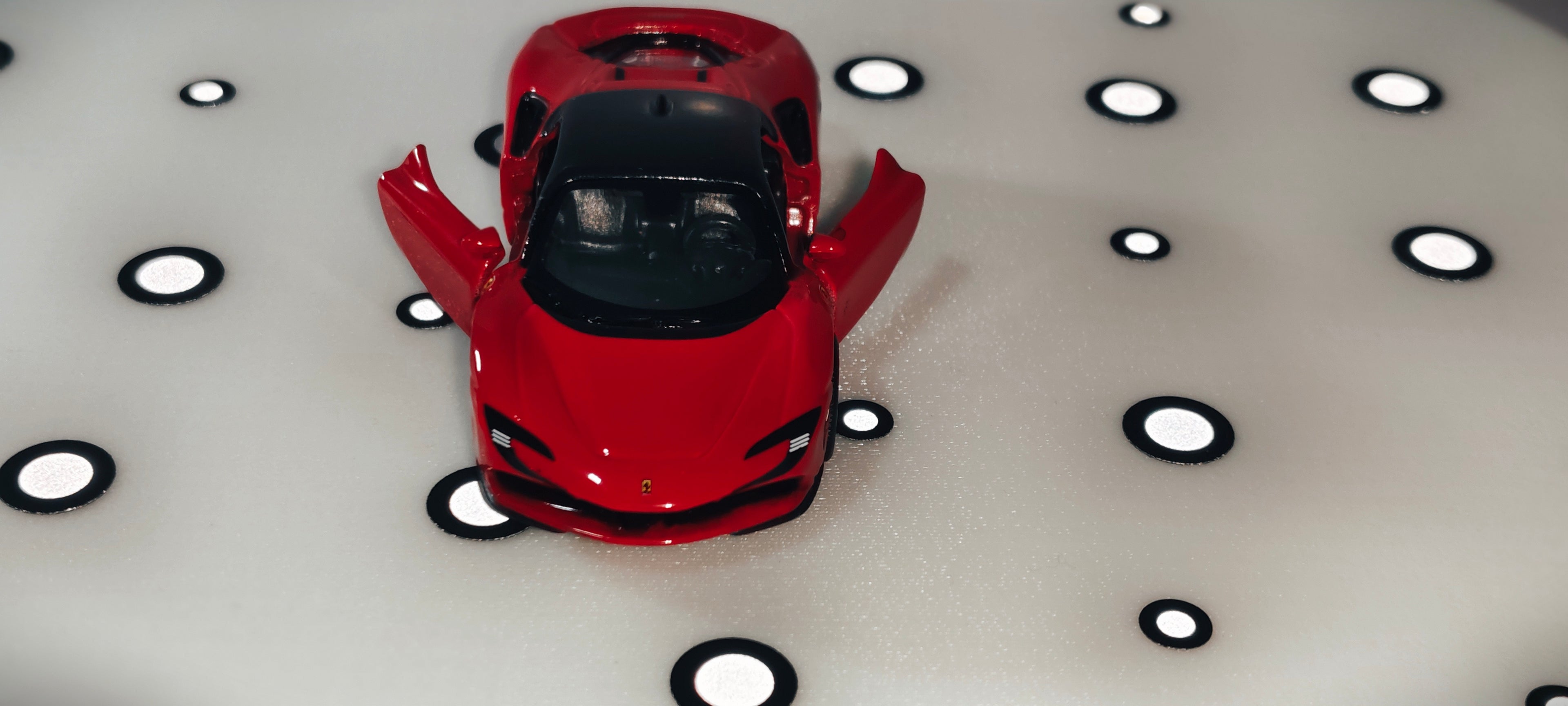 Burago FERRARI SF90 STRDALE 1:64 with keyholder