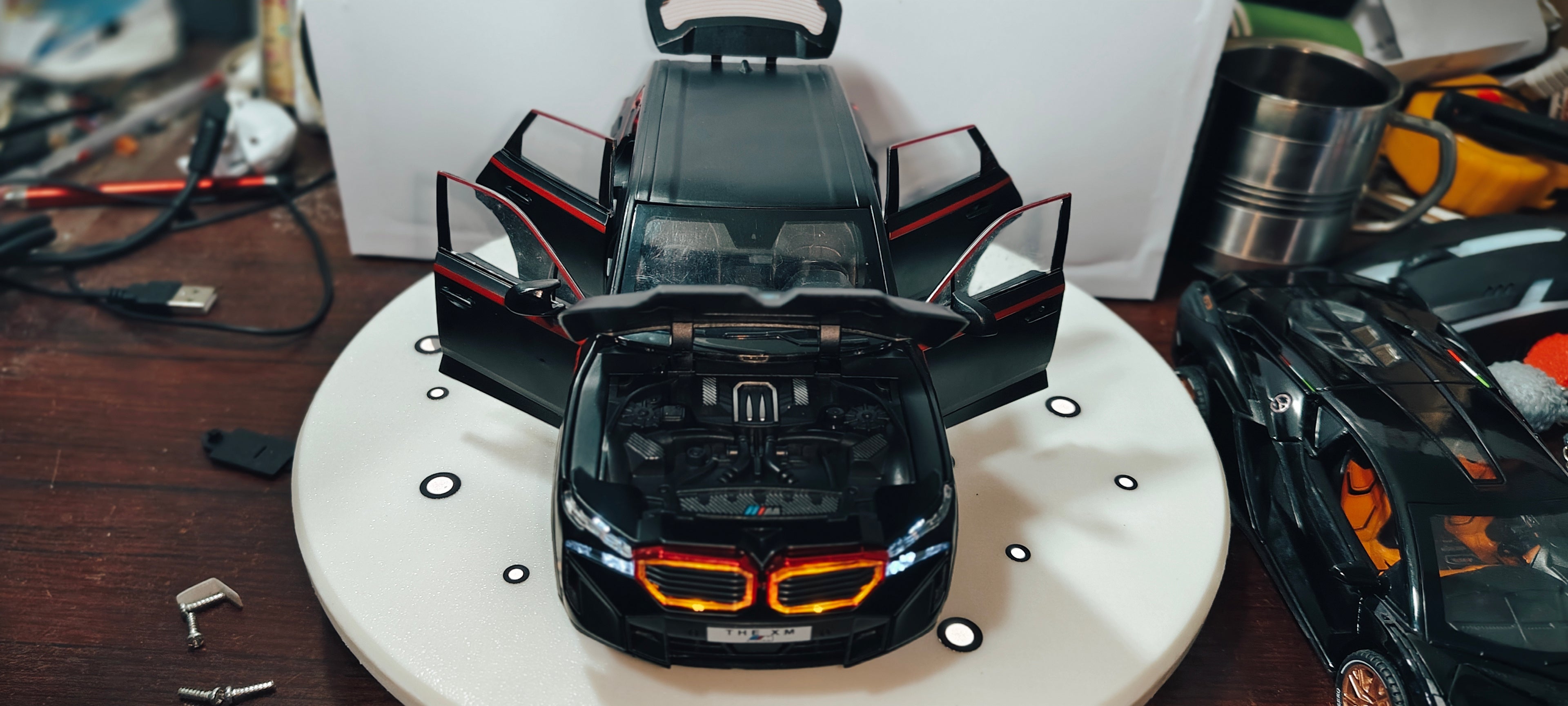 BMW XM 1:24  DIECAST CAR