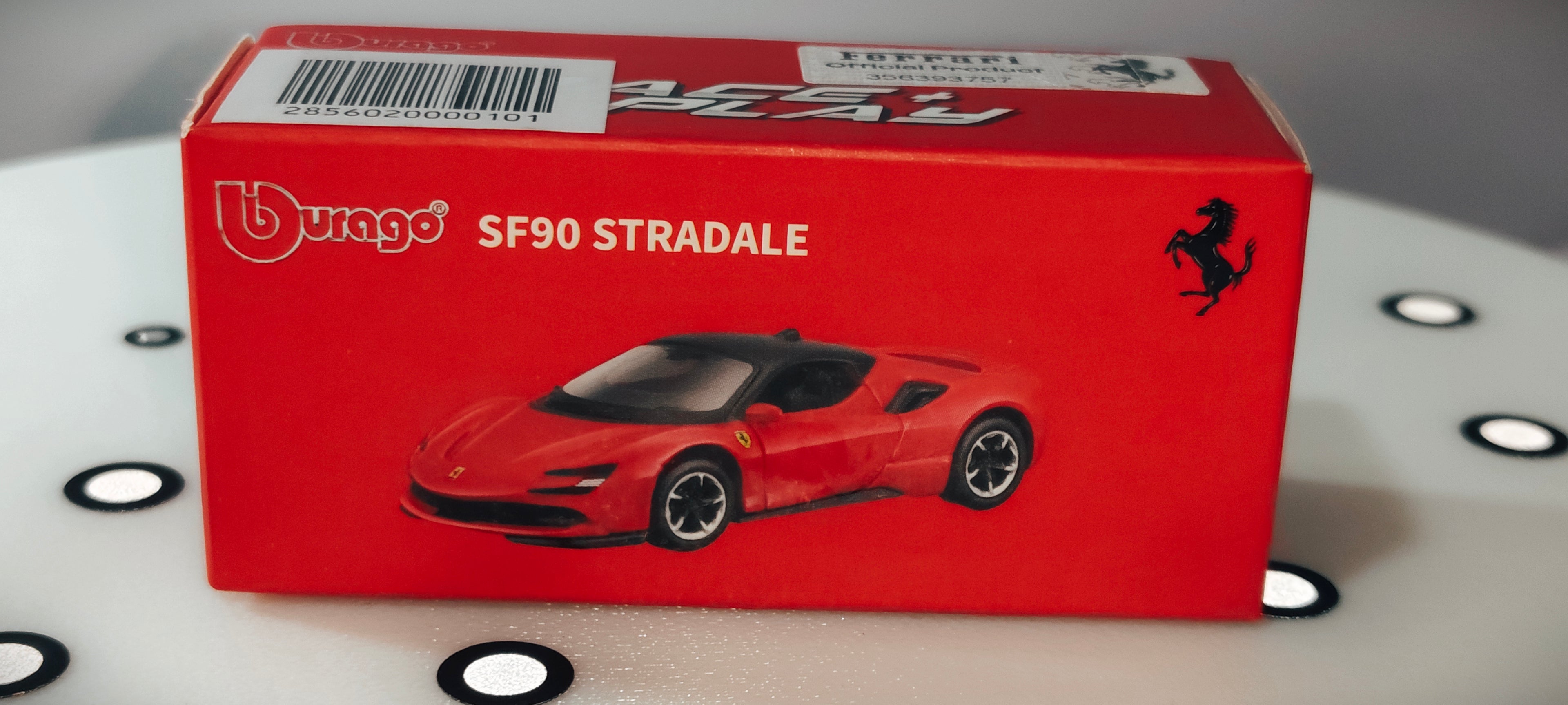 Burago FERRARI SF90 STRDALE 1:64 with keyholder