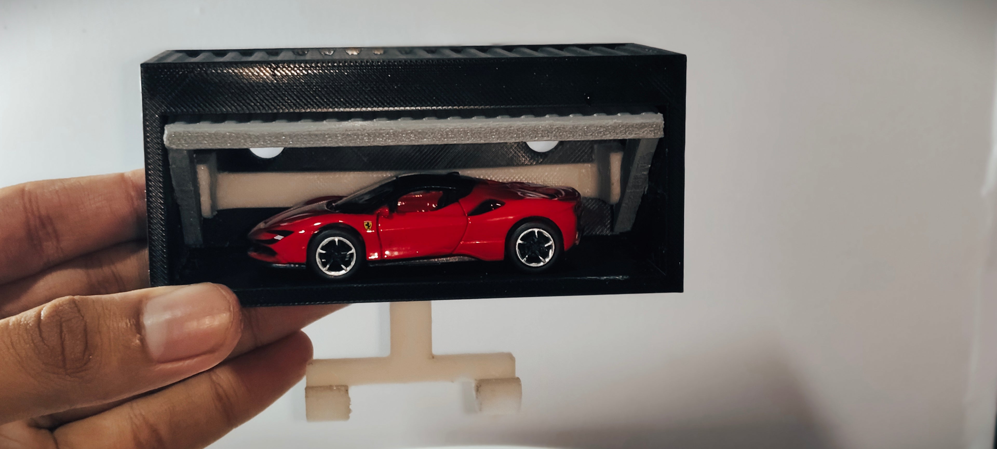 Burago FERRARI SF90 STRDALE 1:64 with keyholder